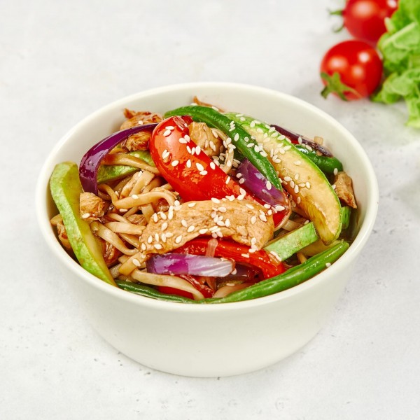 Удон с курицей и овощами Удон с курицей и овощами