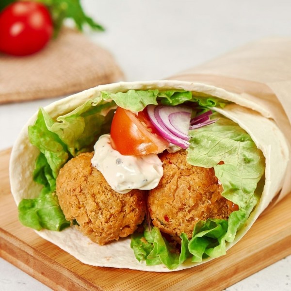 Лепешка с фалафелем и хумусом Лепешка с фалафелем и хумусом