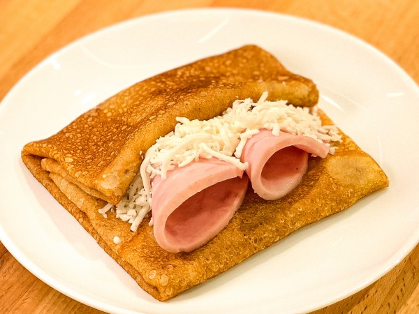 Блин с ветчиной и сыром Блин с ветчиной и сыром