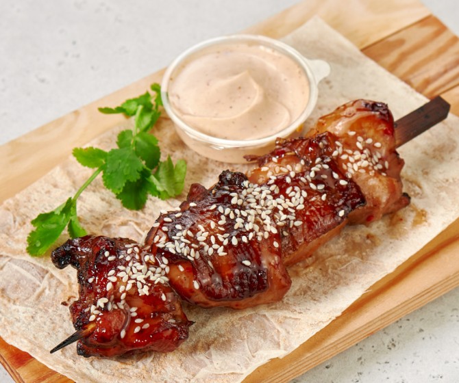 Шашлычок из куриного бедра в сладком соусе чили